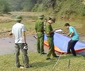 Khách đến chơi, chủ nhà bị cứa cổ chết bí ẩn