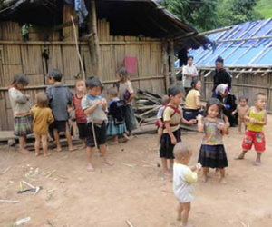 Nỗi thống khổ của người đàn bà đẻ một mạch 12 người con