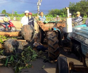 Xe máy cày lật đè chết tài xế, quốc lộ 1A ùn tắc 4 km