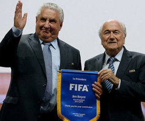 Ai sẽ ngồi vào ghế "nóng" FIFA sau sự ra đi của Sepp Blatter?