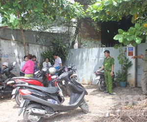 Bảo vệ 86 tuổi chết trong tư thế treo cổ trên cây bàng