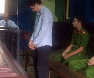 "Khoe" đi khách sạn với bồ cũ, vợ bị chồng sát hại