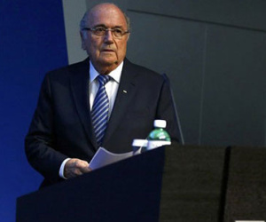 “Làm sạch” FIFA thế nào khi Blatter từ chức?