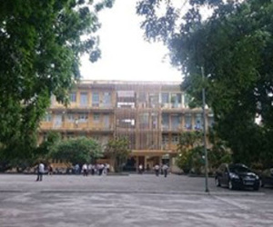 Rơi từ tầng 4 trường Bách Khoa, một phụ nữ tử vong