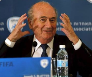 Sepp Blatter từ chức vì cấp dưới bị điều tra tham nhũng?