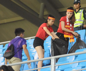 Singapore gọi CĐV Việt là "những người láng giềng đáng yêu"