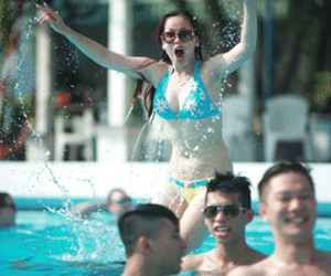 Teen Hà Nội táo bạo mặc bikini chụp ảnh kỷ yếu