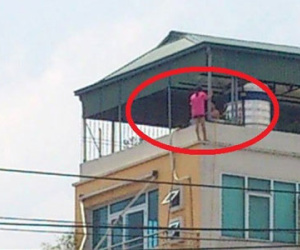 Trèo ra lan can tầng 6, cô gái định nhảy lầu