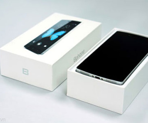Mở hộp Bphone bản 16 GB giá 11 triệu đồng