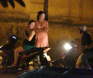 "Mục kích" đoạn đường 500m, có tới gần 20 “gái bán hoa” đứng chờ