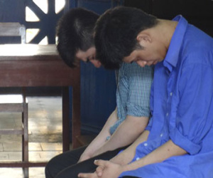 Ngăn côn đồ đánh con, mẹ bị đâm chết