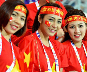 Á hậu Tú Anh, ca sĩ Phương Thanh cổ vũ U23 Việt Nam