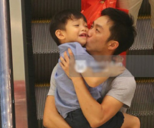 Lộ ảnh Cường Đô la đưa Subeo đi chơi cực tình cảm trong lúc Hà Hồ tổ chức họp báo