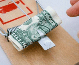 Ngân hàng bí mật lấy tiền từ ví chúng ta như thế nào?