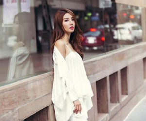 Báo giới Malaysia xôn xao vì lời hứa nụ hôn của Diễm My 9X với U.23 Việt Nam