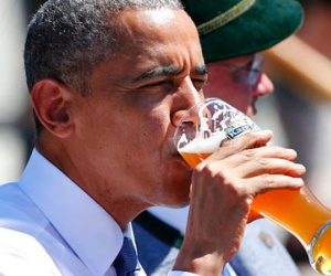 Obama đi uống bia với Merkel ngay khi đến Đức