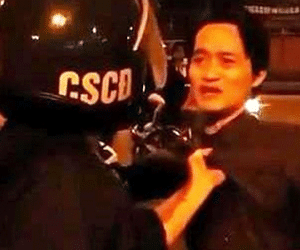 Xác minh clip cảnh sát cơ động túm cổ áo người dân