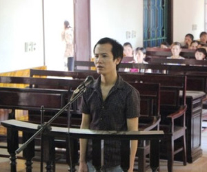 Dùng kéo đâm chết anh trai vì nghĩ bố mẹ chia đất không đều