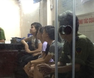 Tố bị "sàm sỡ" trong đêm nhưng 3 thiếu nữ vẫn cười đùa tại đồn công an