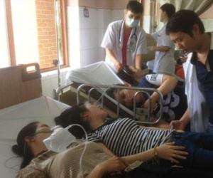 Đang cấp cứu khẩn hàng trăm công nhân bị ngộ độc ở TP HCM
