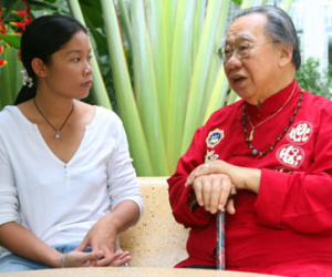Giáo sư Trần Văn Khê nhập viện