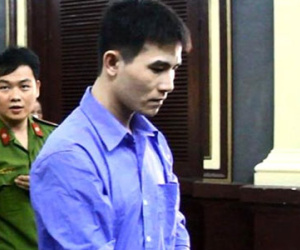 Nhặt dao dưới đất đâm vào ngực đối thủ tử vong