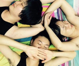 Thiếu nữ Trung Quốc khoe lông nách khẳng định nữ quyền