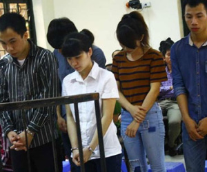 Cặp đôi chụp ảnh gái bán dâm đăng lên mạng kiếm tiền