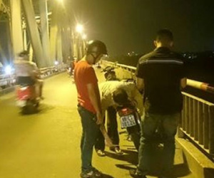 Hà Nội: Cầm dao đâm vào bụng rồi nhảy xuống sông Hồng tự tử