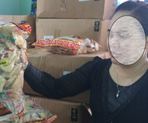 Kinh hãi giòi lúc nhúc trong sườn non đóng gói