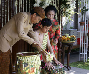 Lễ gột rửa trước đám cưới con trai tổng thống Indonesia và hoa khôi