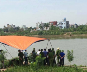 Phát hiện thi thể phụ nữ bị vỡ sọ trôi sông