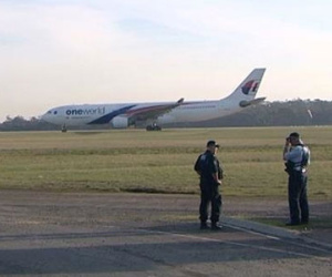 Động cơ bốc cháy, máy bay Malaysia Airlines hạ cánh khẩn cấp