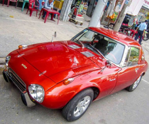 Xế lạ Toyota Sports 800 ở Sài Gòn