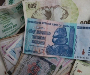 Zimbabwe đổi tiền, 35 triệu tỷ ZD chỉ đổi được 1 USD