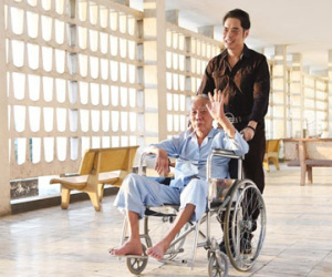 Ngọc Sơn tạm ngưng ca hát vì cha qua đời