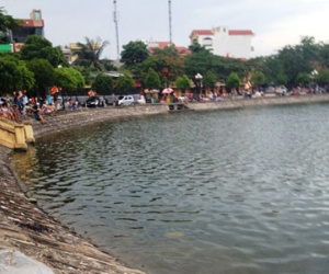 Rủ nhau bơi qua hồ sau bữa ăn, 1 người chết đuối