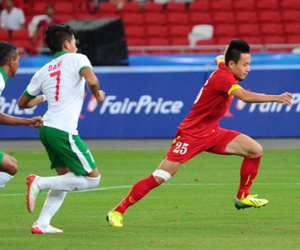 Clip: Pha dứt điểm nâng tỷ số lên 2-0 của Huy Toàn