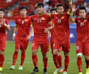 Clip: Pha sút 11 m thành công của Mạc Hồng Quân