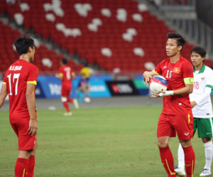 Ngọc Hải "cãi lệnh" thầy đưa bóng cho Hồng Quân đá penalty
