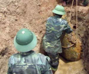 Quả bom nặng 400 kg chưa kích nổ nằm trong khu dân cư