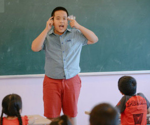 Có gì trong một giờ dạy tiếng Anh miễn phí của "thầy giáo bụng bự" Đỗ Nhật Nam?
