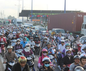 Kẹt xe kinh hoàng ở cửa ngõ phía đông thành phố