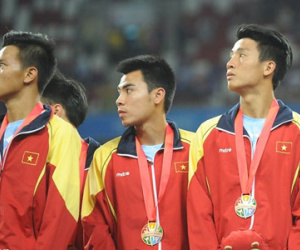 U23 Việt Nam ngước nhìn Thái Lan nhận huy chương vàng