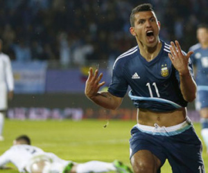 Aguero tỏa sáng, Argentina đả bại Uruguay
