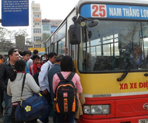 Câu chuyện "anh hùng cứu mỹ nhân" trên xe buýt gây sốt mạng xã hội