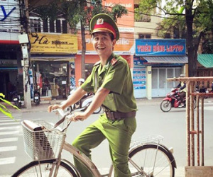 Chú công an hài hước bất ngờ nổi tiếng trên mạng