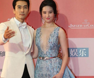 Lưu Diệc Phi diện váy khoét sâu táo bạo bên Song Seung Hun