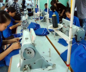 Tăng lương: Doanh nghiệp không vui, người lao động cũng lo