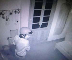 Clip trộm vào nhà như chốn không người